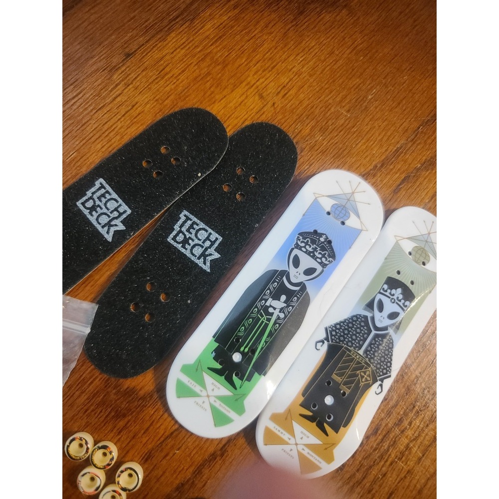 Tech Deck Alien‎ Workshop Lot 4 Decks Trucks Wheels Tools - Incomplete AS IS